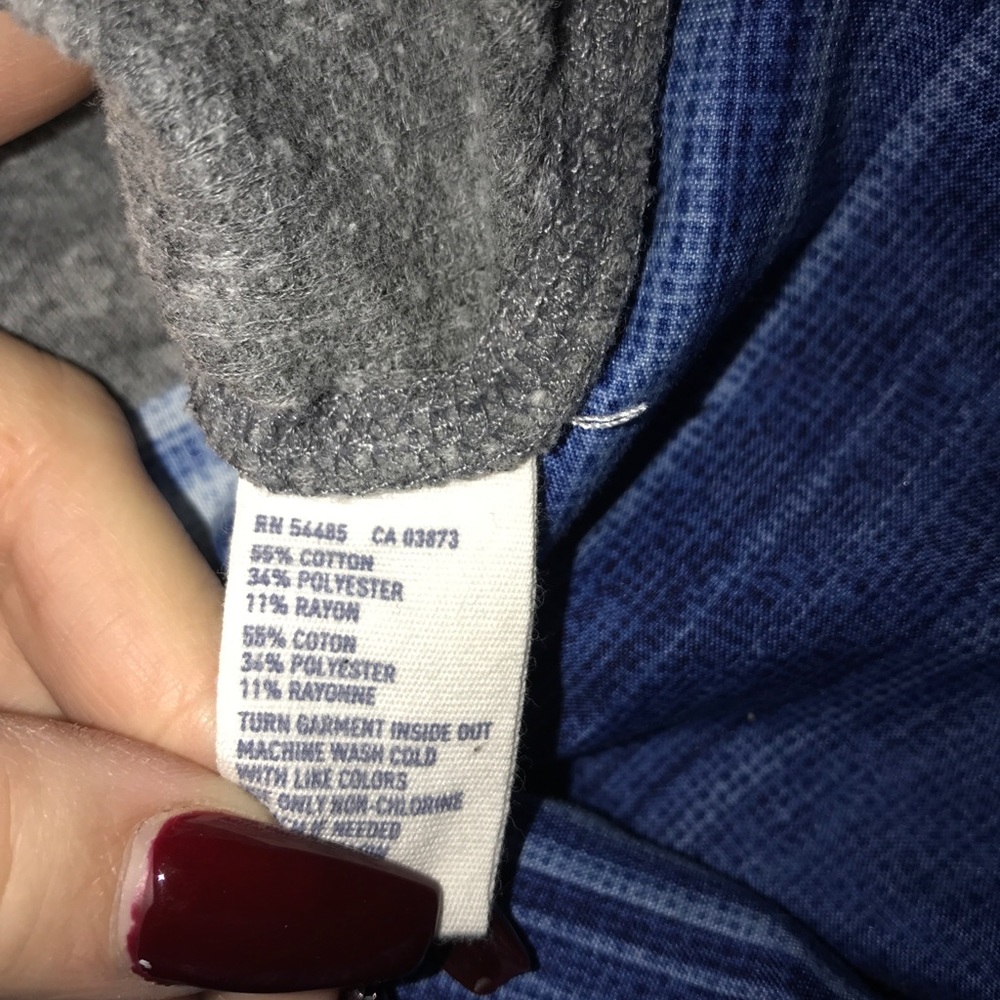 American Eagle shirt 😍 - Picture 3 of 4